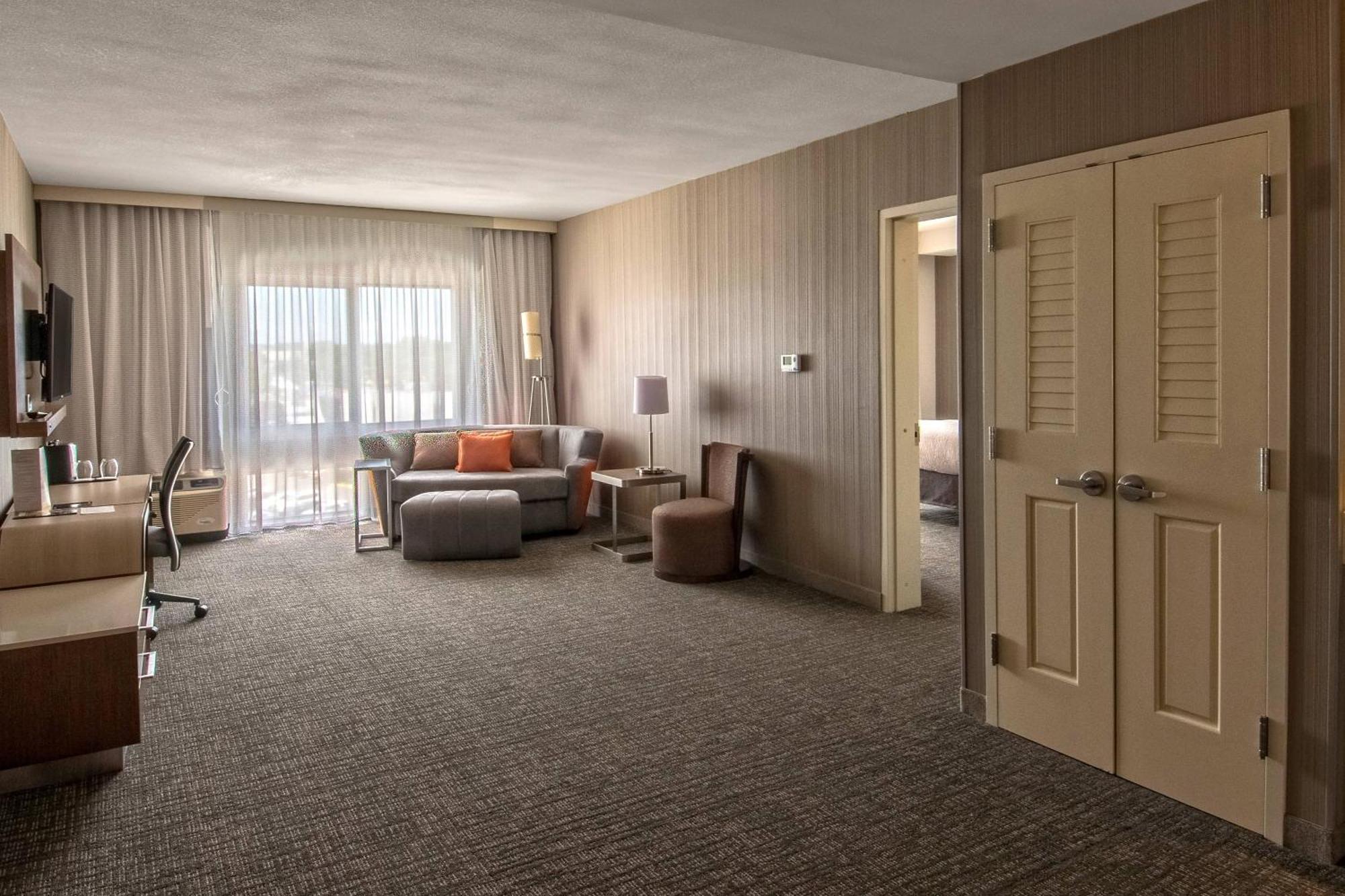Courtyard By Marriott Westbury Long Island Hotel Kültér fotó